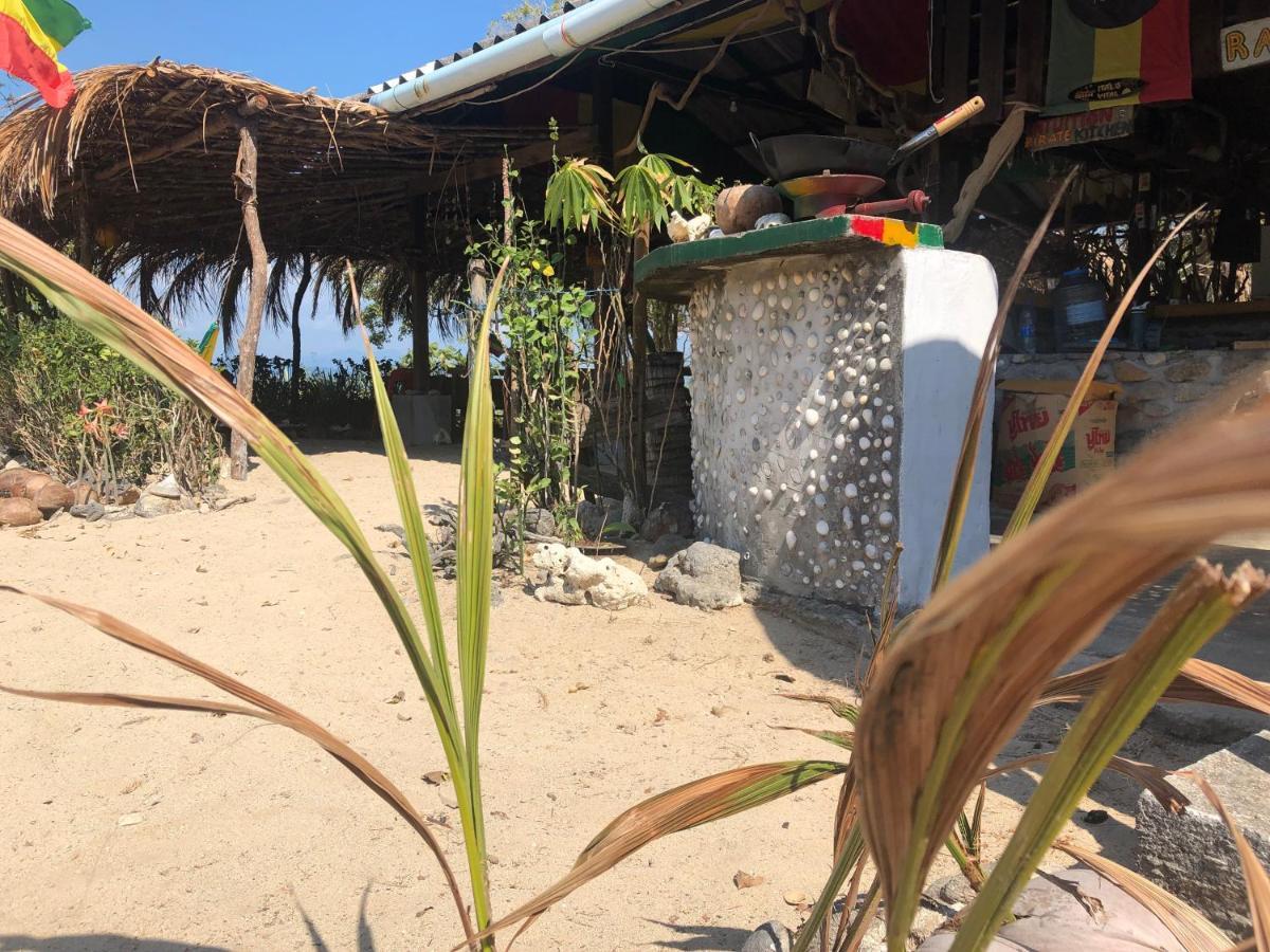 Reggae Island Private Island Hotel Koh Phayam Exterior foto